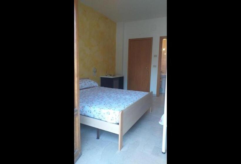 פנסיון Room In Bb   Quadruple Room For A Totally Relaxing Holiday