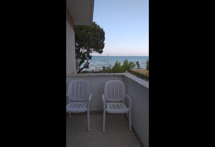 פנסיון Room In Bb   Quadruple Room For A Totally Relaxing Holiday