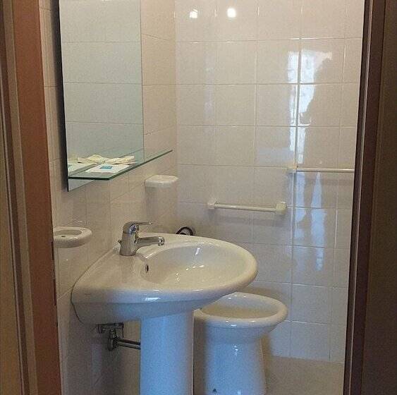 פנסיון Room In Bb   Quadruple Room For A Totally Relaxing Holiday