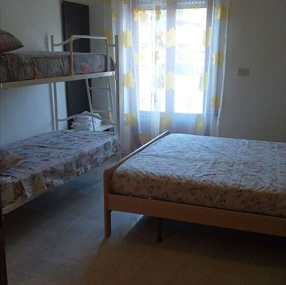 פנסיון Room In Bb   Quadruple Room For A Totally Relaxing Holiday