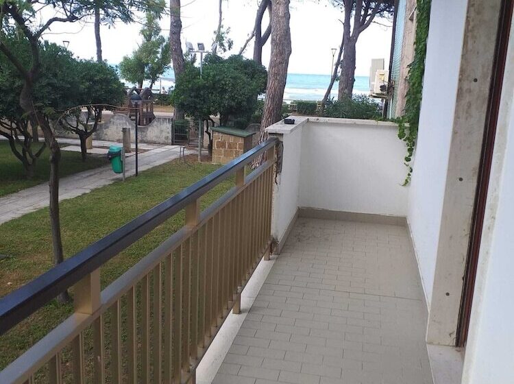 بنسيون Room In Bb   Quadruple Room In Pineto   A Stones Throw From The Sea