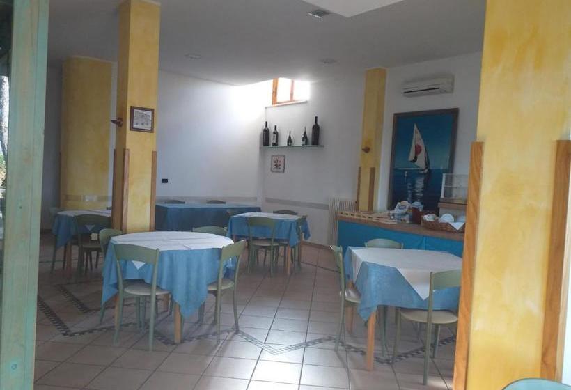 פנסיון Room In Bb   Quadruple Room For A Totally Relaxing Holiday