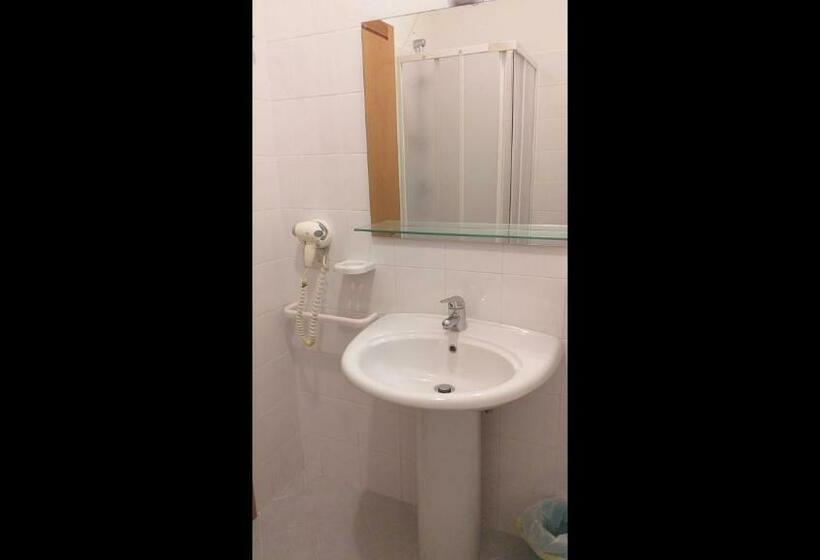 بنسيون Room In Bb   Quadruple Room In Pineto   Relaxing Holiday