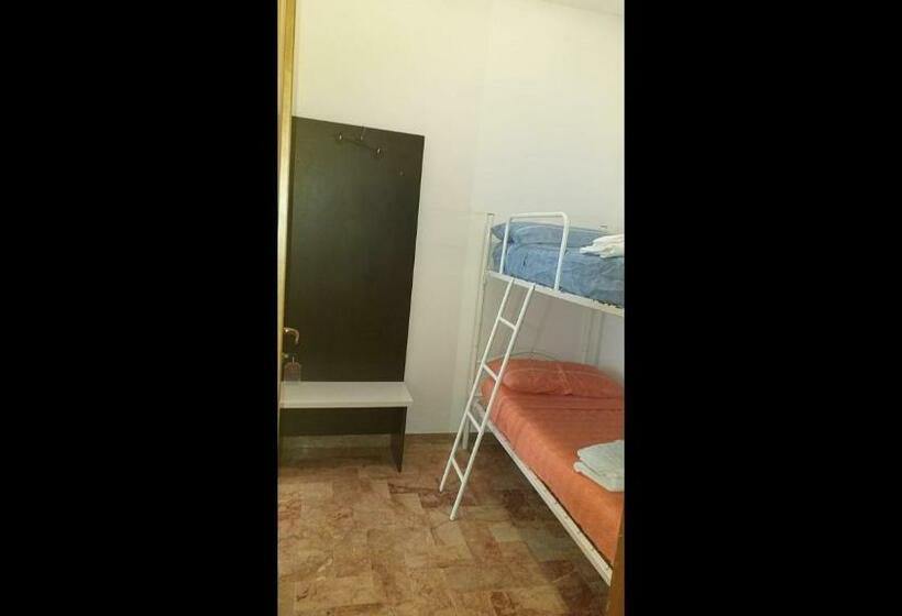 بنسيون Room In Bb   Quadruple Room In Pineto   Relaxing Holiday