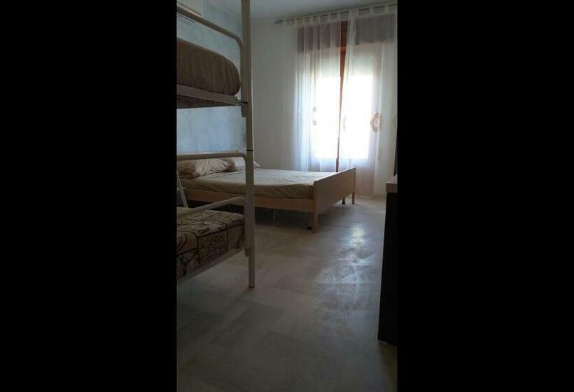 פנסיון Room In Bb   Quadruple Room In Pineto   Relaxing Holiday
