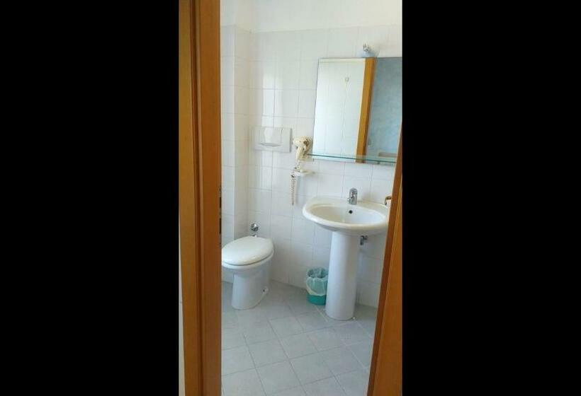 פנסיון Room In Bb   Quadruple Room In Pineto   Relaxing Holiday