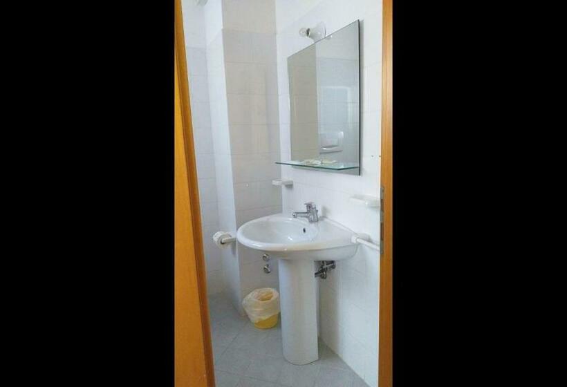 פנסיון Room In Bb   Quadruple Room In Pineto   Relaxing Holiday