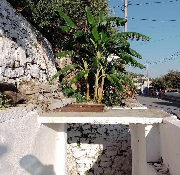پانسیون Vogklis House