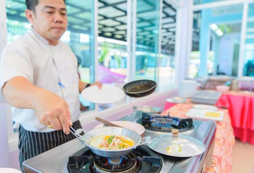 จวรีน ลอร์ด รีสอร์ท แอนด์ โฮเทล   Javarine Lord Resort&