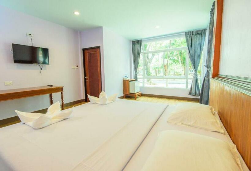 จวรีน ลอร์ด รีสอร์ท แอนด์ โฮเทล   Javarine Lord Resort&