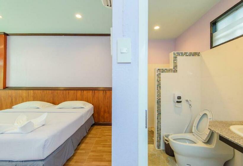 จวรีน ลอร์ด รีสอร์ท แอนด์ โฮเทล   Javarine Lord Resort&