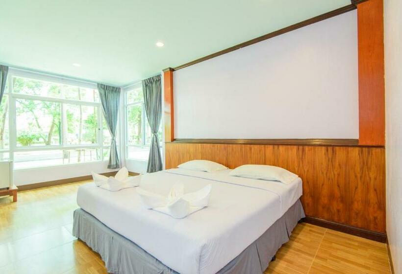 จวรีน ลอร์ด รีสอร์ท แอนด์ โฮเทล   Javarine Lord Resort&