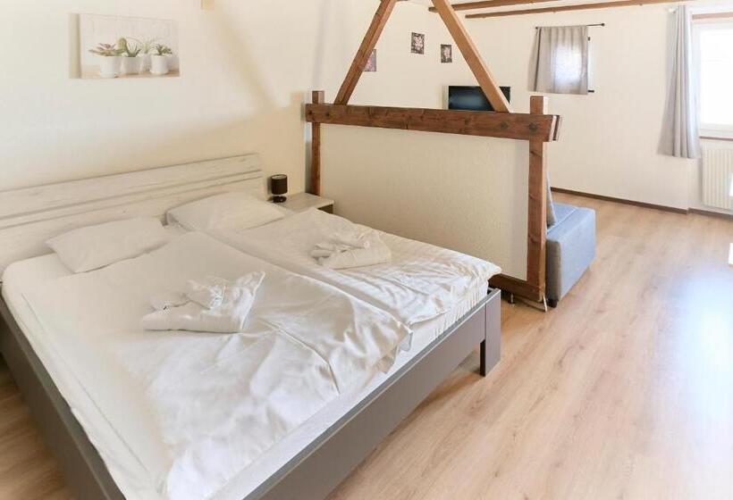 הוסטל Auberge Du Peu Péquignot