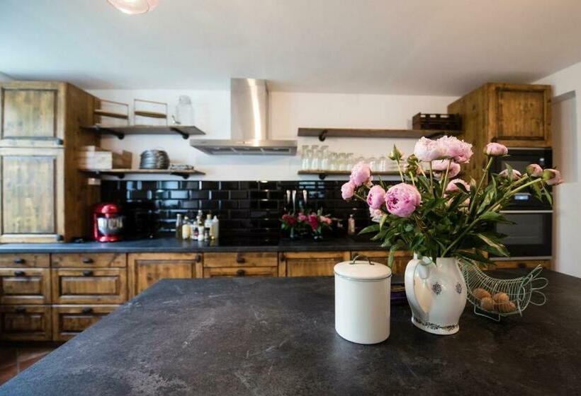 Bed and Breakfast Pillangós Ház