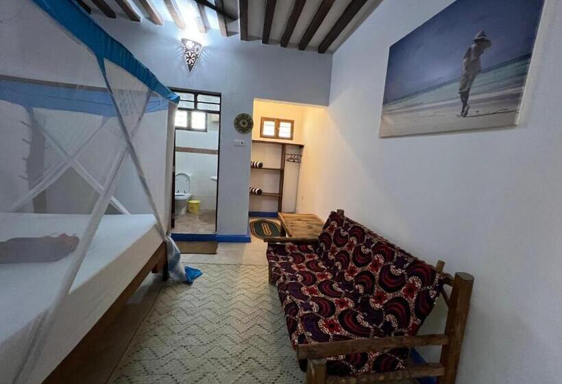 Chikachika Beach B&b