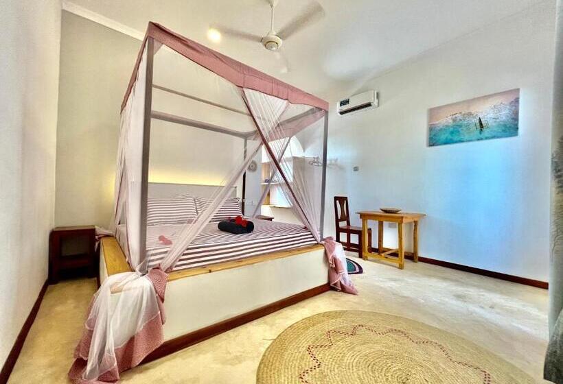 Chikachika Beach B&b