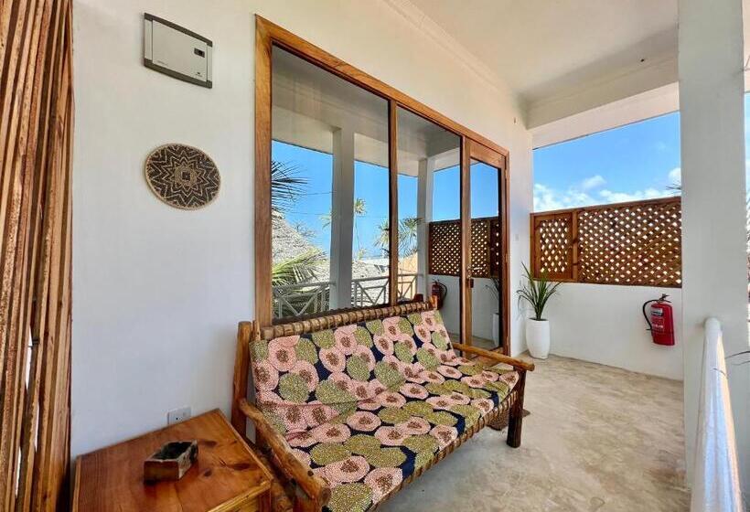 Chikachika Beach B&b