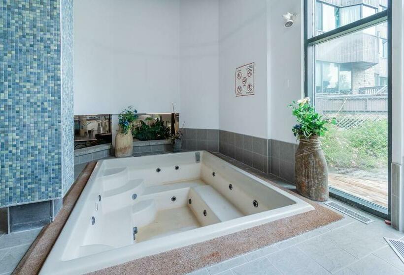 Condo 2 Chambres Avec Parc Aquatique!