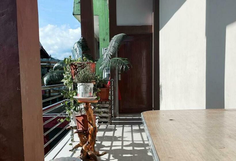 Отель Almira Homestay Ambon Mitra Reddoorz