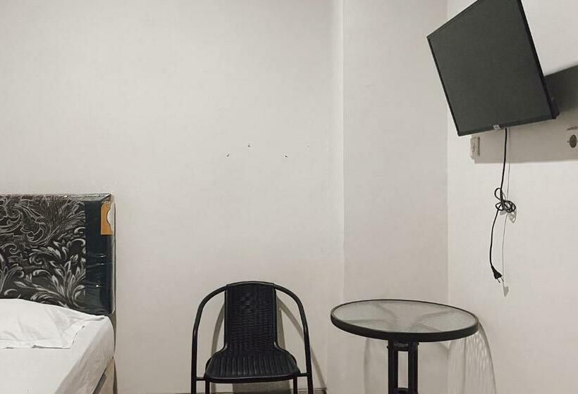 هتل Almira Homestay Ambon Mitra Reddoorz