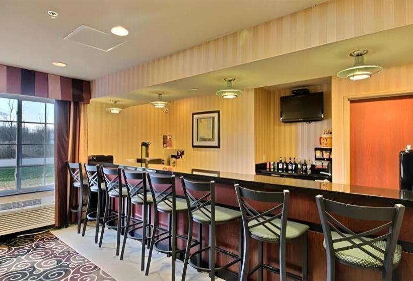 فندق Americinn By Wyndham Oshkosh