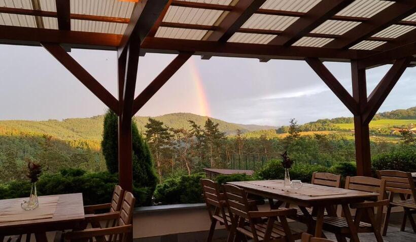 בית מלון כפרי Berounka