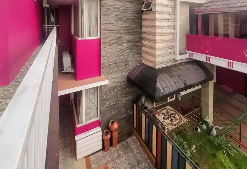 호텔 D H Mansion La Rosa Syariah Sentul Mitra Reddoorz