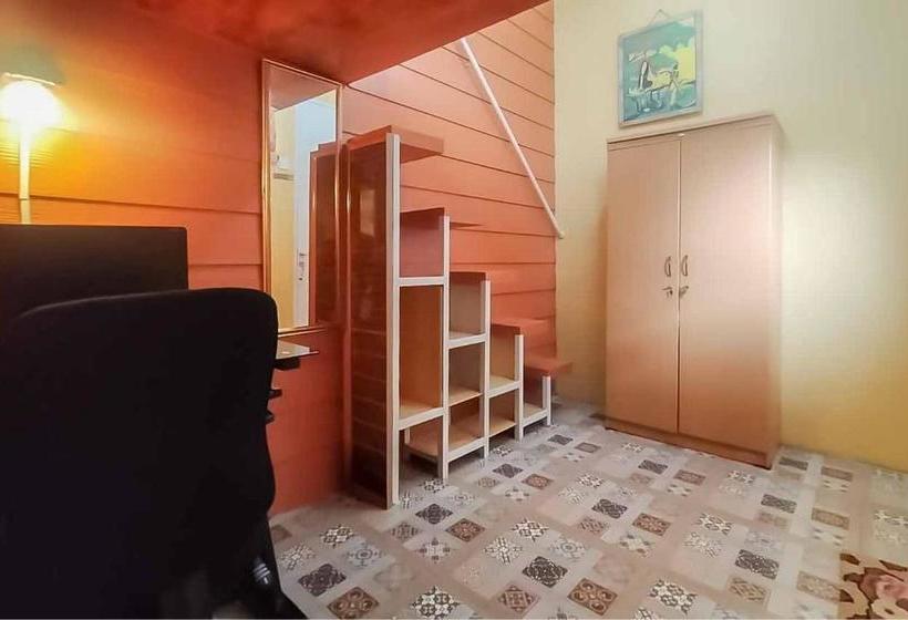 호텔 D H Mansion La Rosa Syariah Sentul Mitra Reddoorz