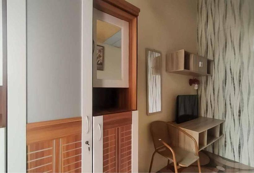 호텔 D H Mansion La Rosa Syariah Sentul Mitra Reddoorz