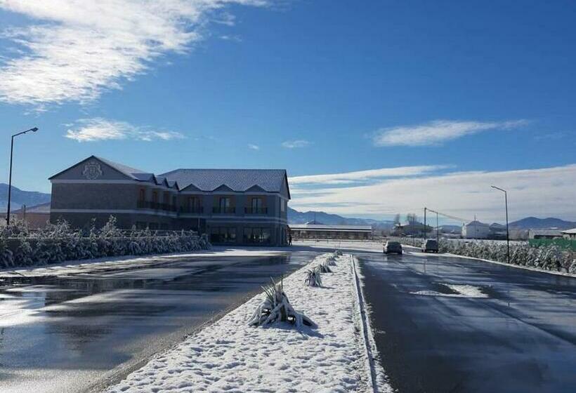 בית מלון כפרי House Of Horses Shtepia E Kuajve