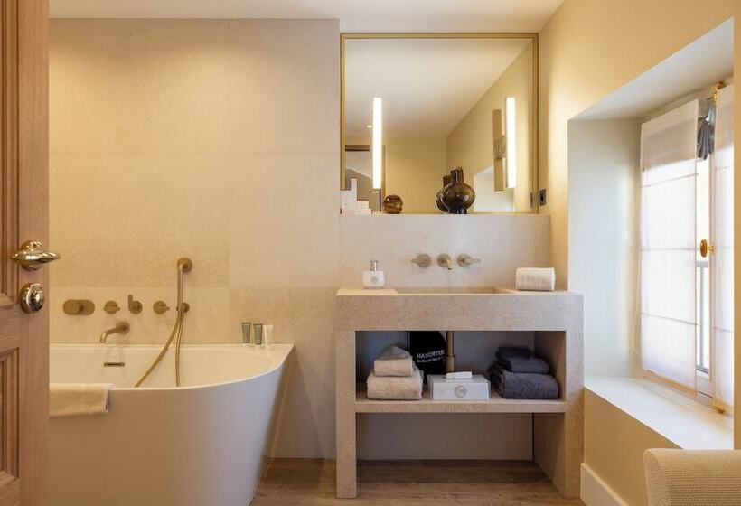 Отель La Mère Germaine