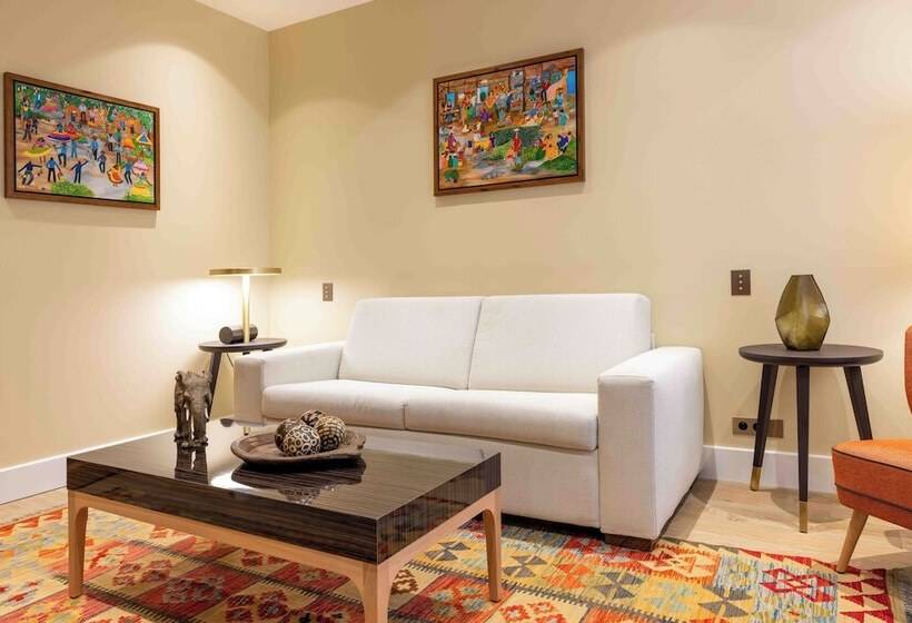 Отель La Mère Germaine