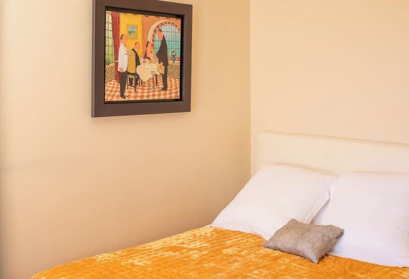 Отель La Mère Germaine