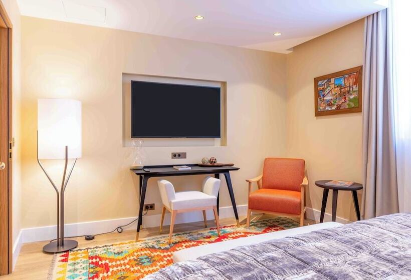 Отель La Mère Germaine