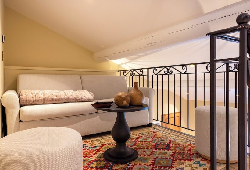 Отель La Mère Germaine