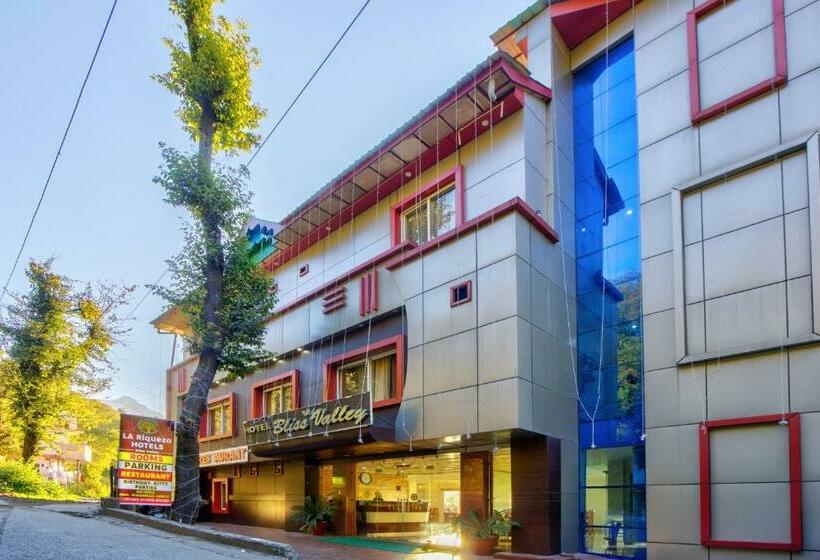Отель La Riqueza Bliss Valley Mountain View Rooms Near To Mall Road