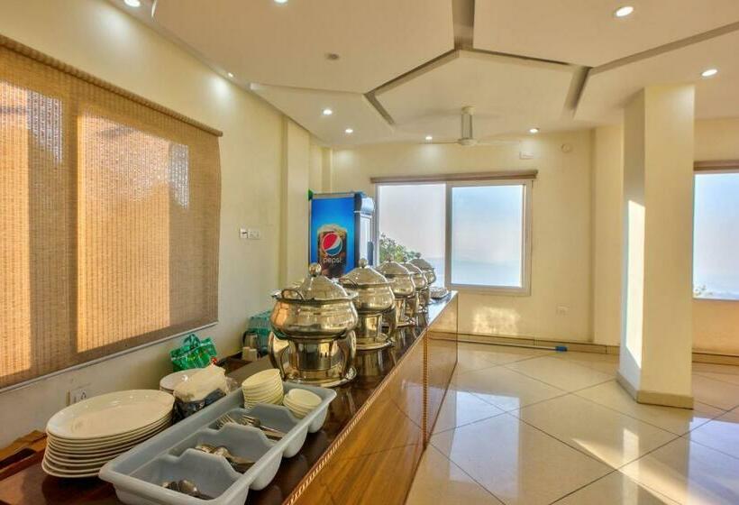 Отель La Riqueza Bliss Valley Mountain View Rooms Near To Mall Road