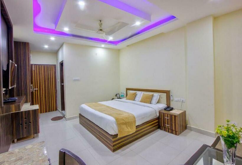 Отель La Riqueza Bliss Valley Mountain View Rooms Near To Mall Road