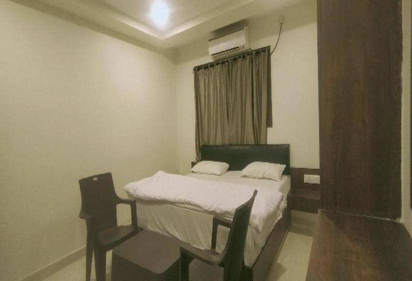 Hotel Oyo 81118 Eesha Ncore Rooms