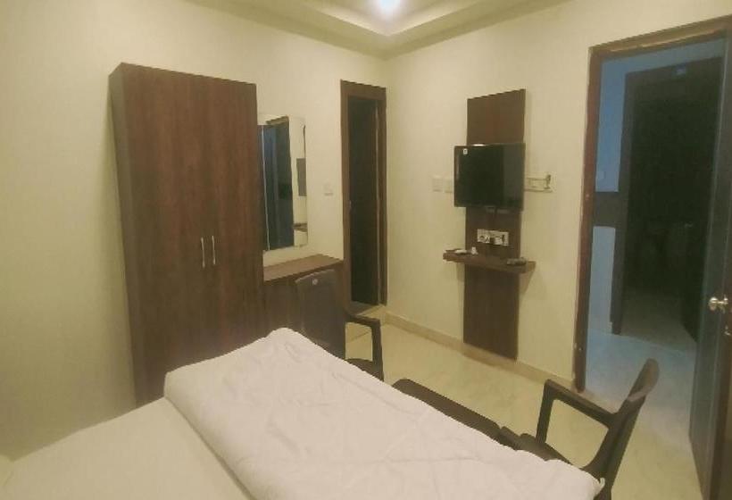 Hotel Oyo 81118 Eesha Ncore Rooms