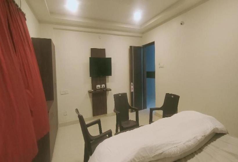 Hotel Oyo 81118 Eesha Ncore Rooms