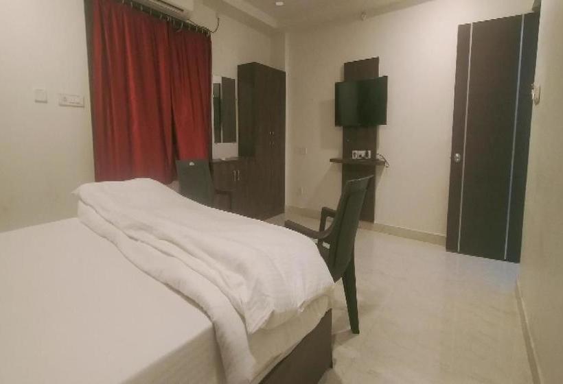 Hotel Oyo 81118 Eesha Ncore Rooms