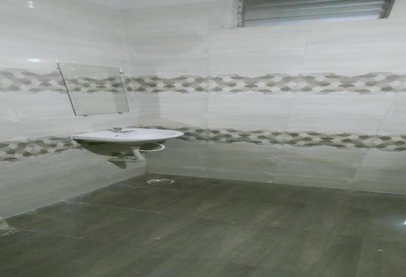 Hotel Oyo 81118 Eesha Ncore Rooms