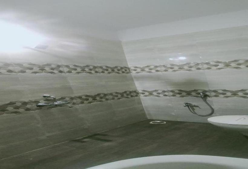 Hotel Oyo 81118 Eesha Ncore Rooms