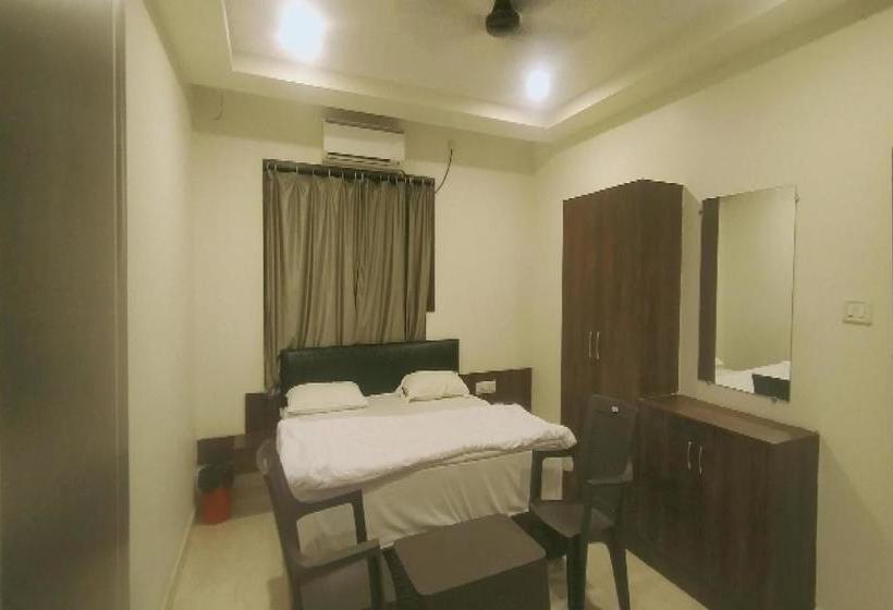 Hotel Oyo 81118 Eesha Ncore Rooms