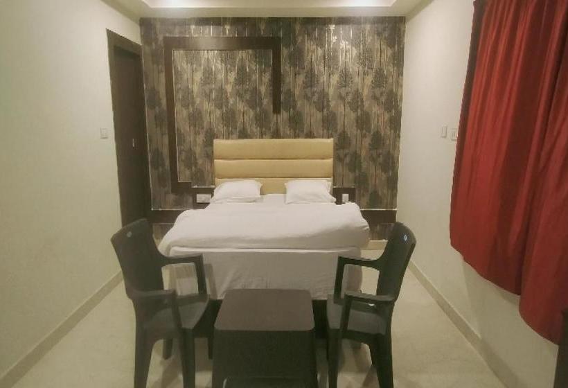 Hotel Oyo 81118 Eesha Ncore Rooms