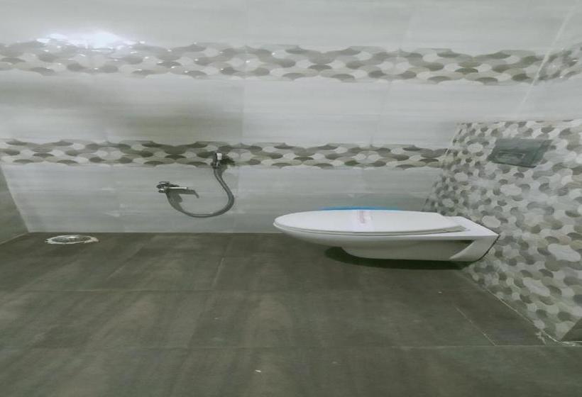 Hotel Oyo 81118 Eesha Ncore Rooms