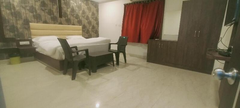 Hotel Oyo 81118 Eesha Ncore Rooms