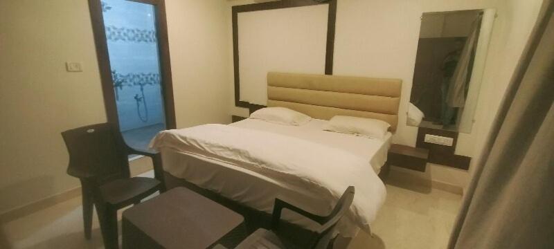 Hotel Oyo 81118 Eesha Ncore Rooms