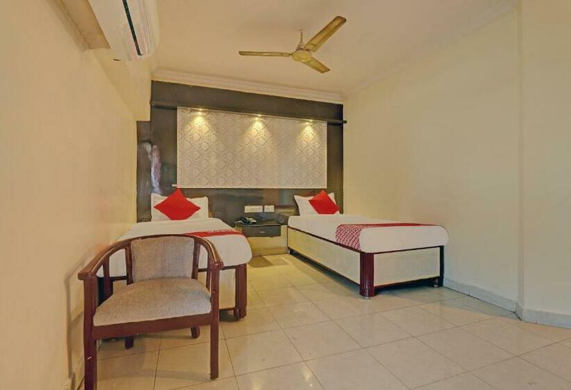 فندق Oyo 81273  Sri Sai Grand Central